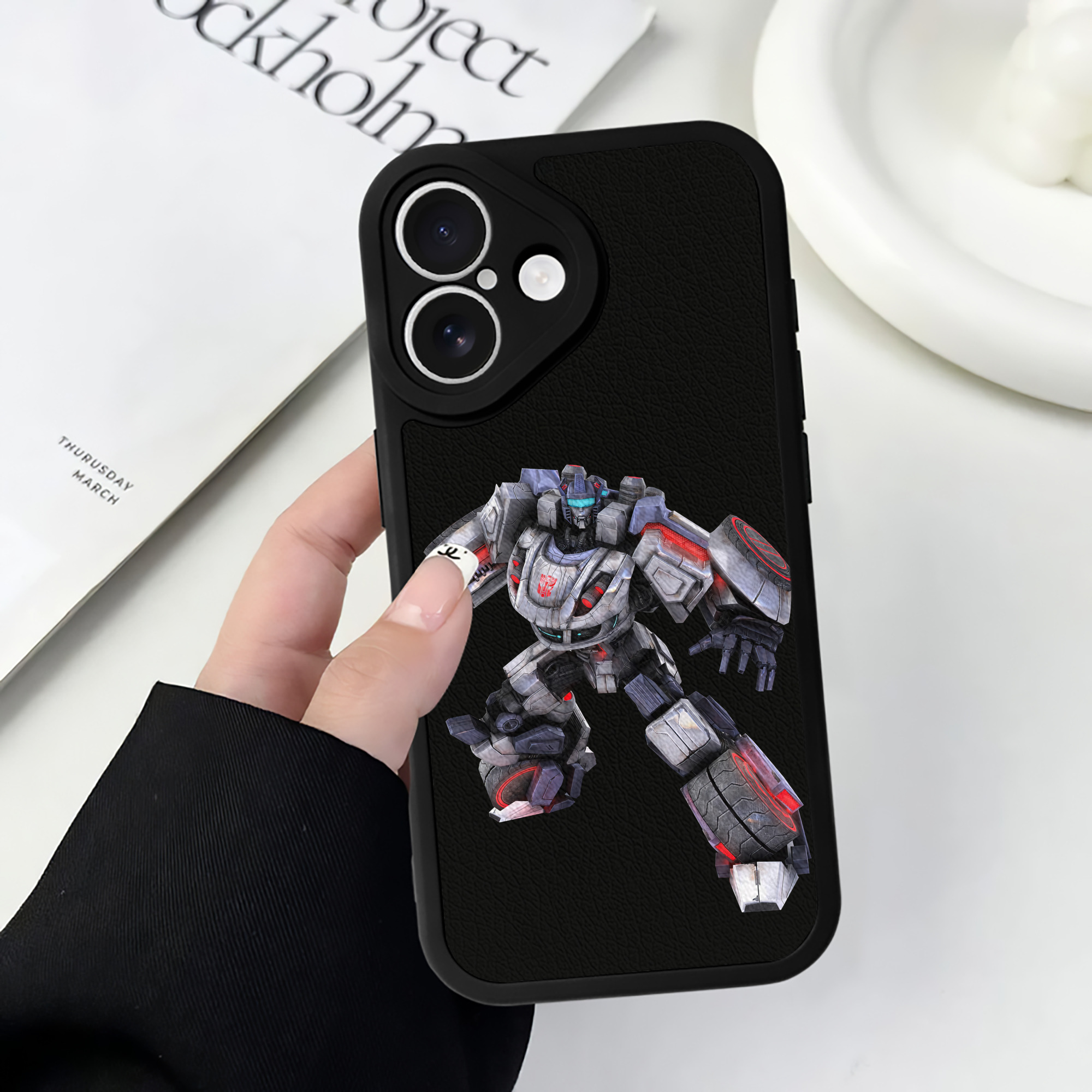 （画像用） Transformers トランスフォーマー 【iPhone 16シリーズ対応】シリコンスマホケース（レザー調） 材質：シリコン